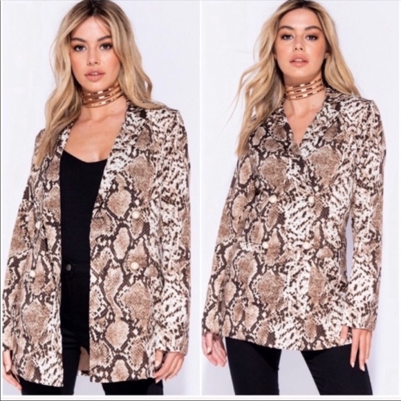 Chic Snakeskin Print Blazer - Picture 6 of 8